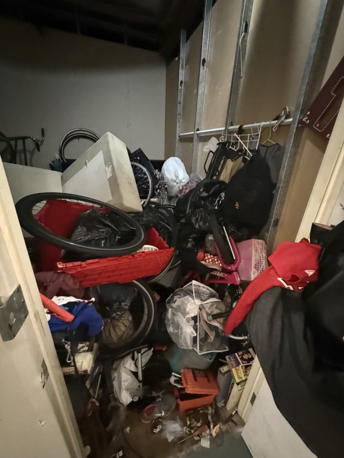 10 x 10 storage unit in Los Angeles, CA