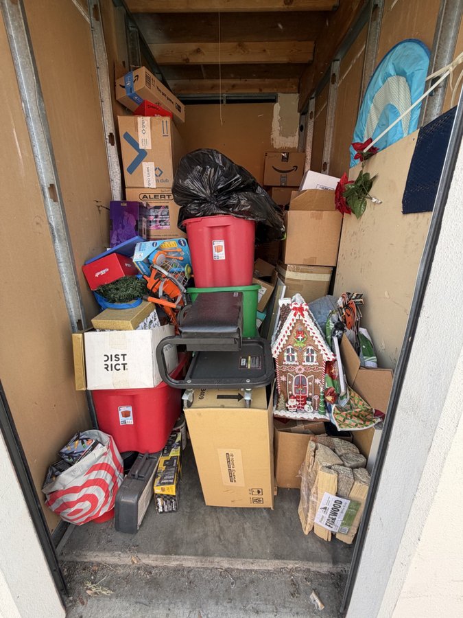 5 x 10 storage unit in La Puente, CA