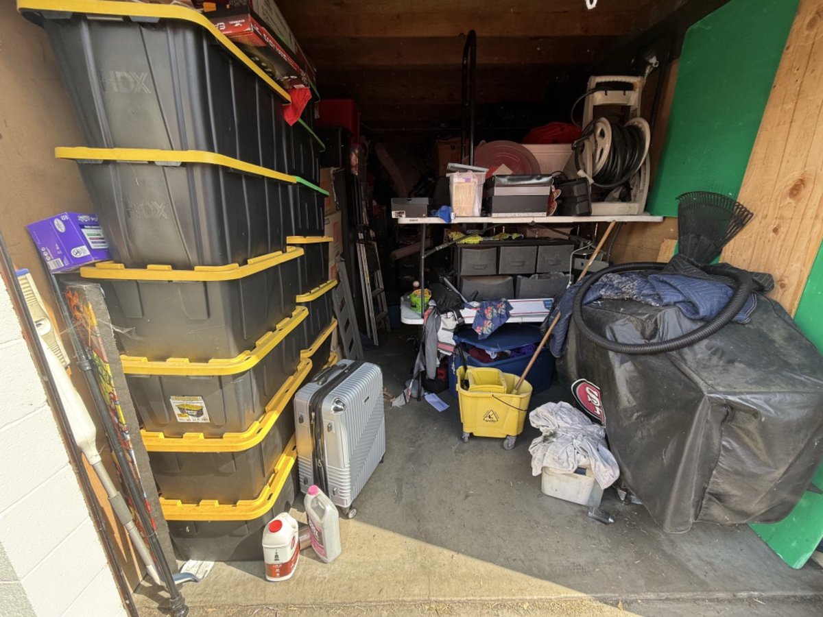 10 x 22 storage unit in City Of Industry, CA