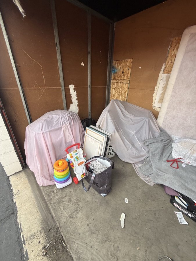 7 x 10 storage unit in City Of Industry, CA
