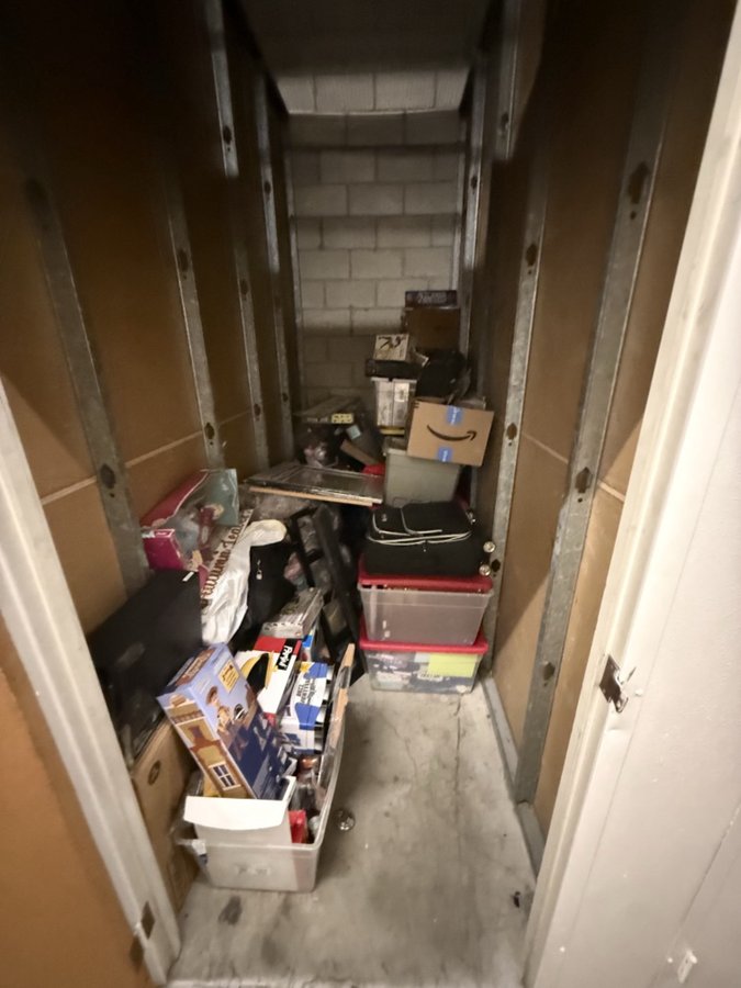 4 x 10 storage unit in City Of Industry, CA