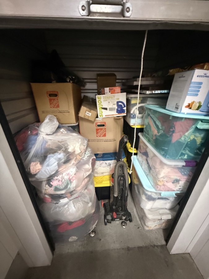 5 x 6 storage unit in Duarte, CA
