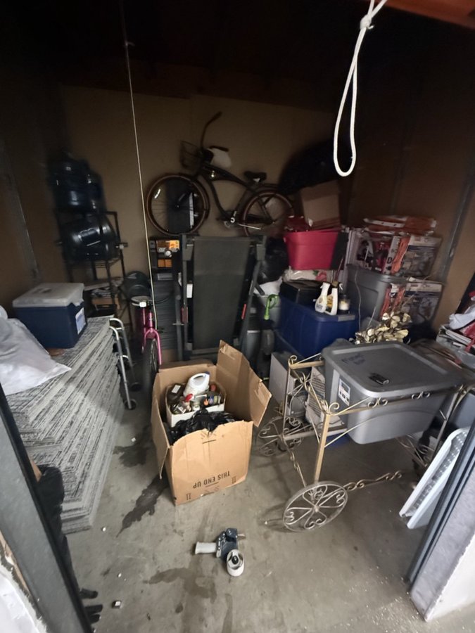 10 x 10 storage unit in La Puente, CA