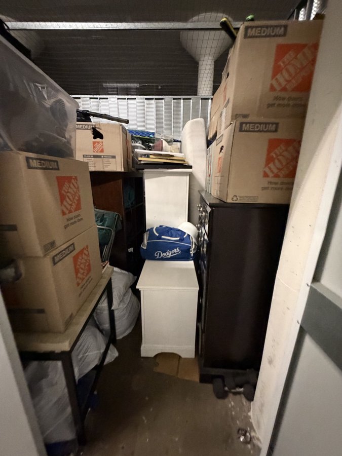 10 x 9 storage unit in Whittier, CA