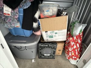 4 x 3 storage unit in Duarte, CA