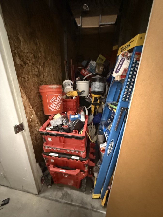 4 x 10 storage unit in City Of Industry, CA