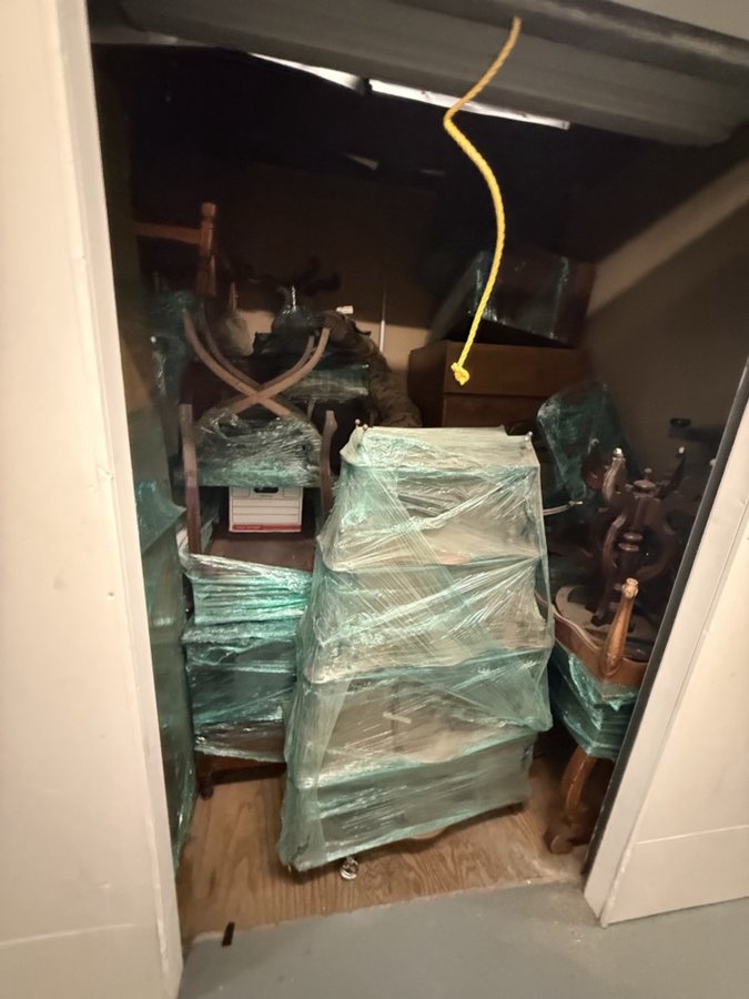 10 x 10 storage unit in Duarte, CA
