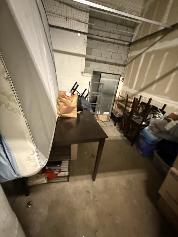 10 x 12 storage unit in Whittier, CA