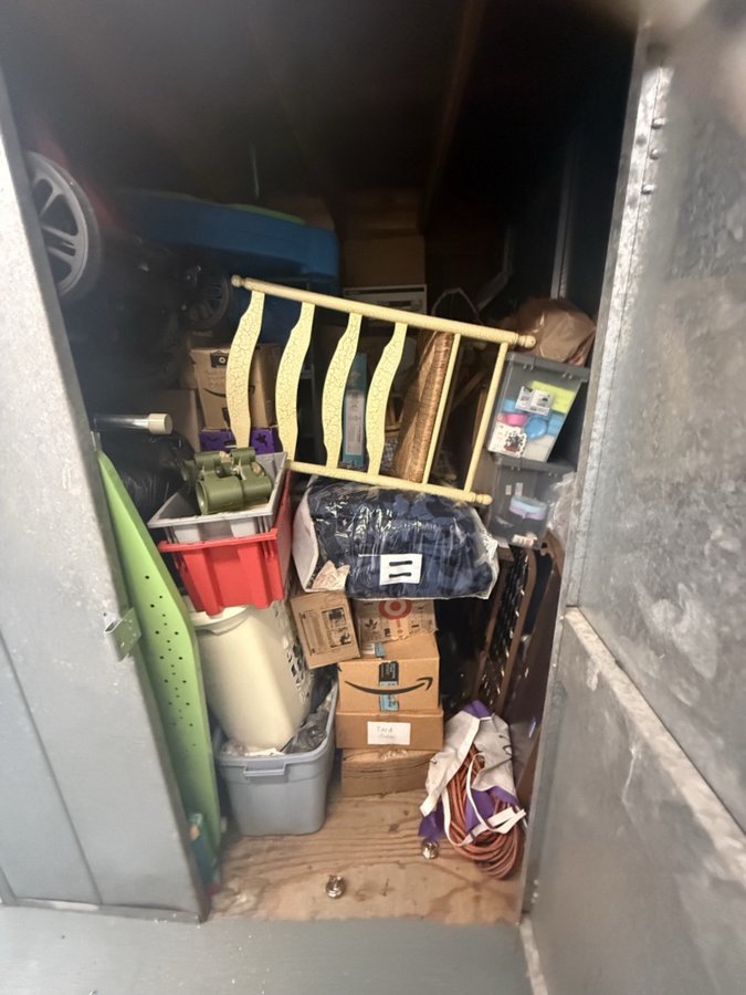 9 x 10 storage unit in Monterey Park, CA