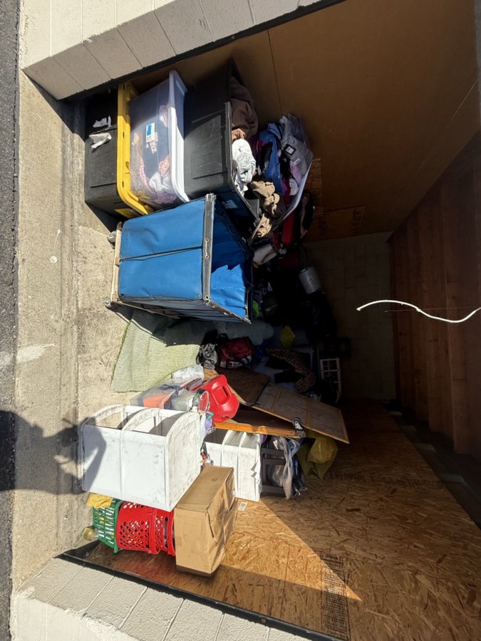 10 x 15 storage unit in Los Angeles, CA