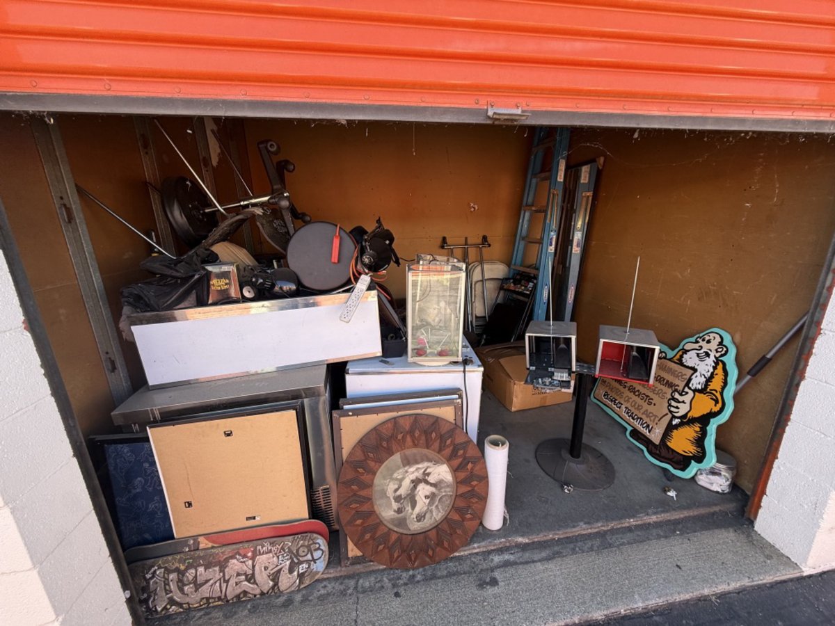 10 x 10 storage unit in Pico Rivera, CA
