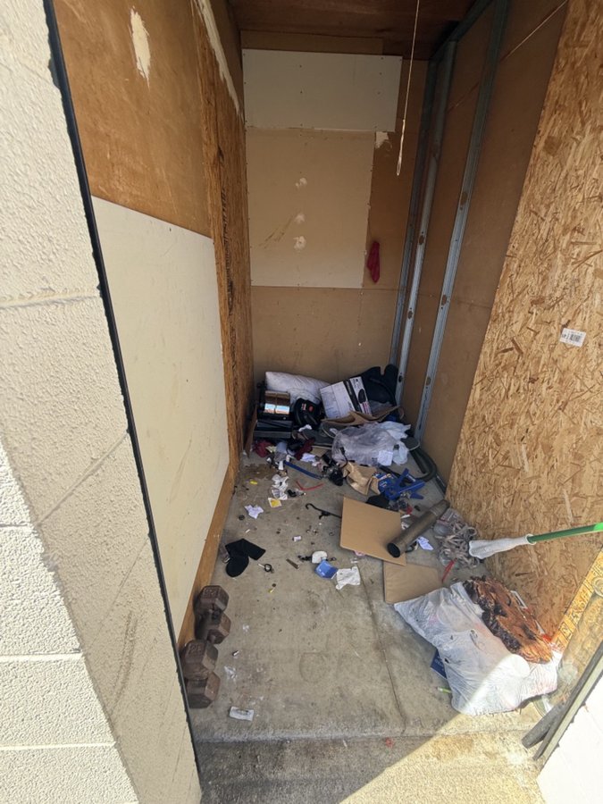 5 x 10 storage unit in Los Angeles, CA