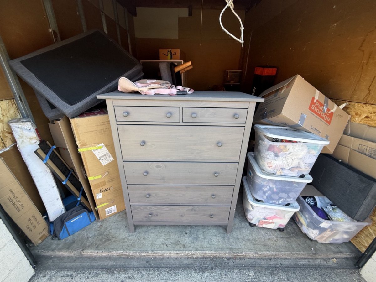 10 x 15 storage unit in Los Angeles, CA