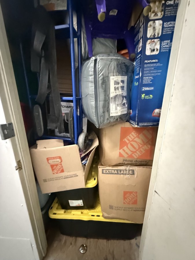 10 x 10 storage unit in Los Angeles, CA