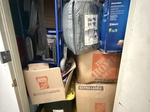 10 x 10 storage unit in Los Angeles, CA