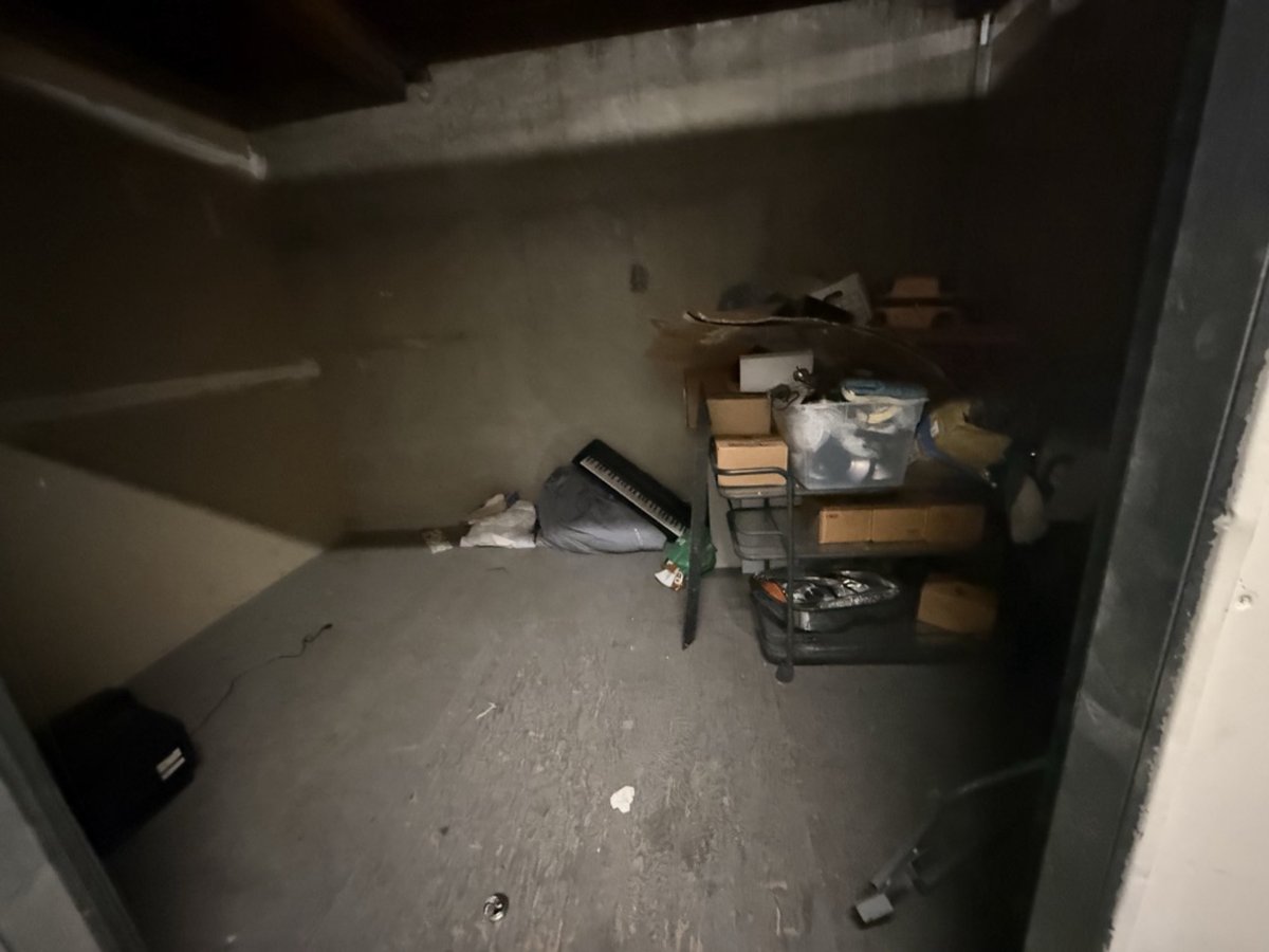 10 x 15 storage unit in Los Angeles, CA