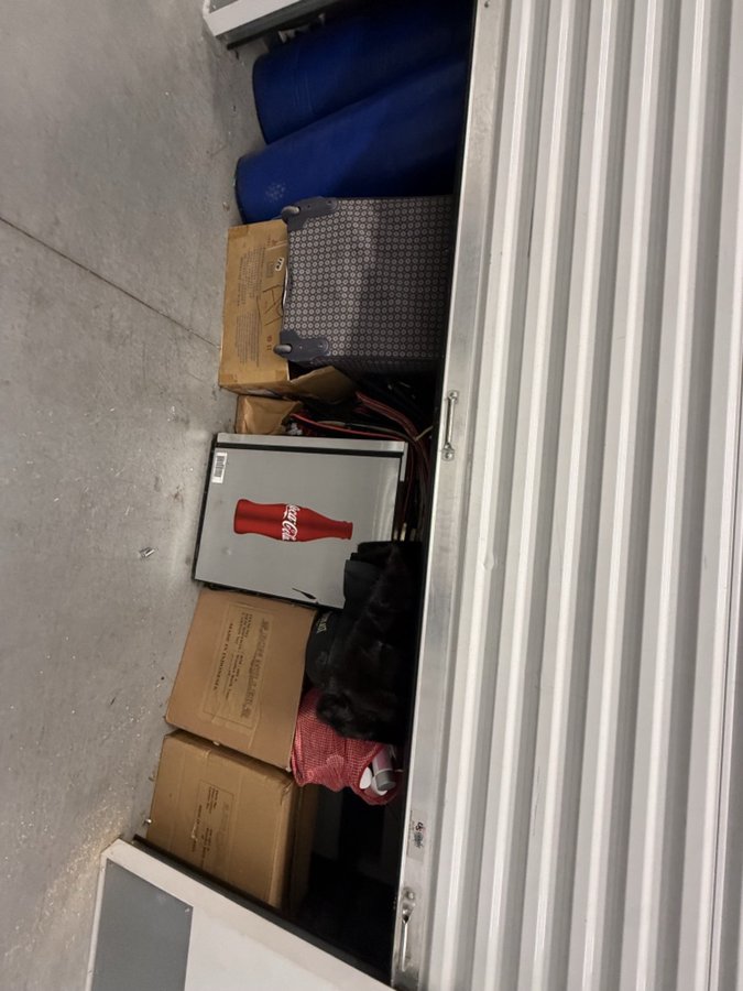 10 x 10 storage unit in Pico Rivera, CA