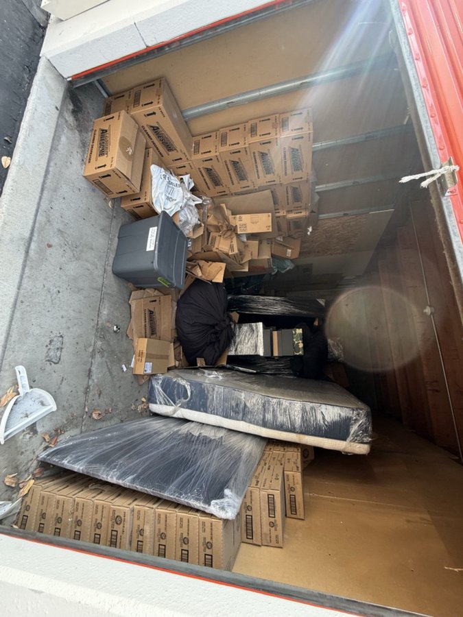10 x 20 storage unit in Downey, CA