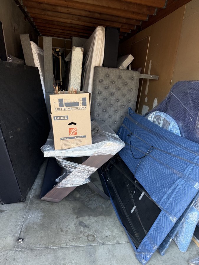 10 x 25 storage unit in Downey, CA