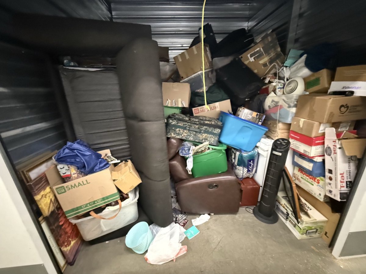 10 x 10 storage unit in Pico Rivera, CA