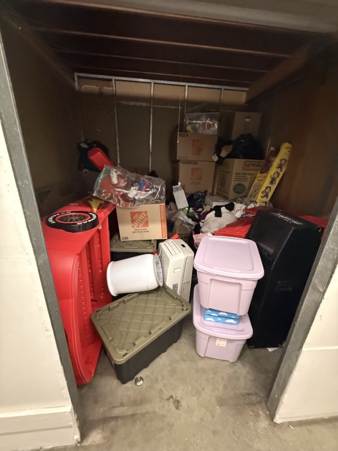 10 x 10 storage unit in Downey, CA