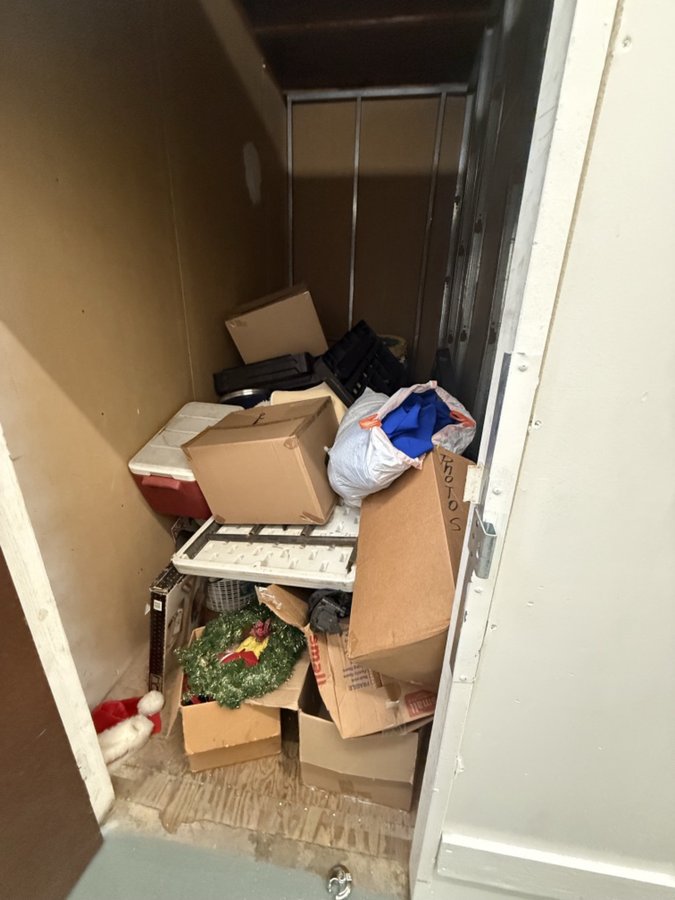 5 x 10 storage unit in Downey, CA