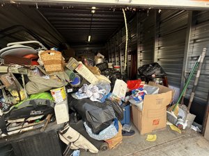 10 x 25 storage unit in Pico Rivera, CA