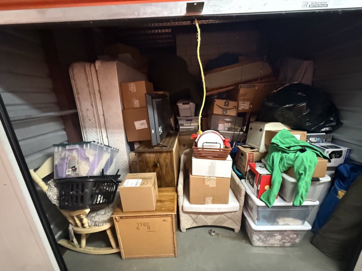10 x 10 storage unit in Rancho Cucamonga, CA