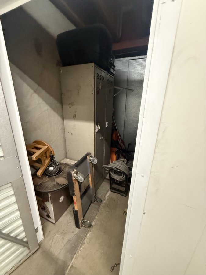 7 x 20 storage unit in Ontario, CA