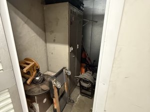 7 x 20 storage unit in Ontario, CA
