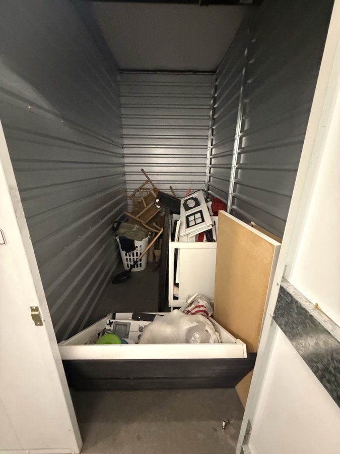 5 x 10 storage unit in West Covina, CA