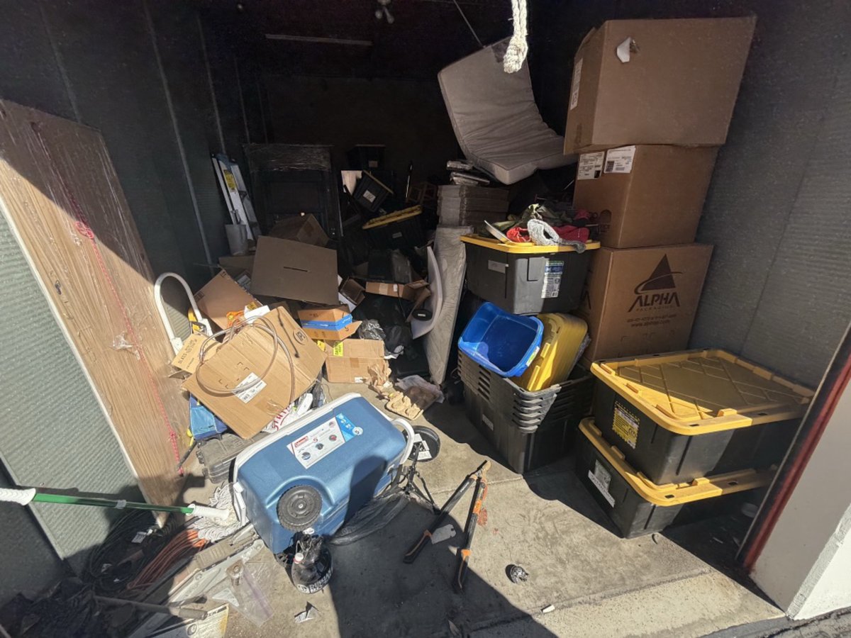10 x 20 storage unit in Ontario, CA
