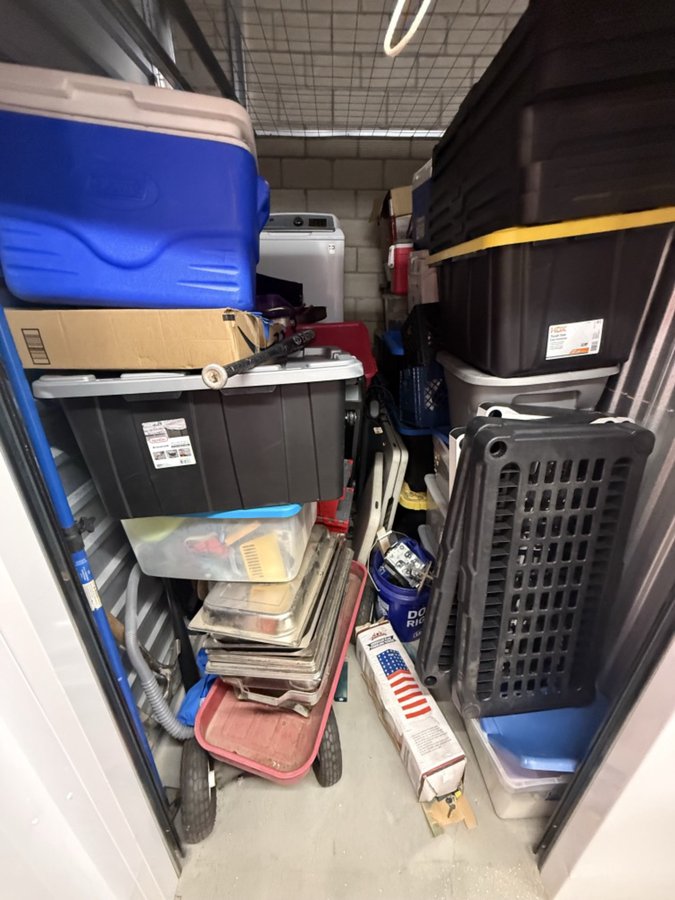 5 x 10 storage unit in Covina, CA