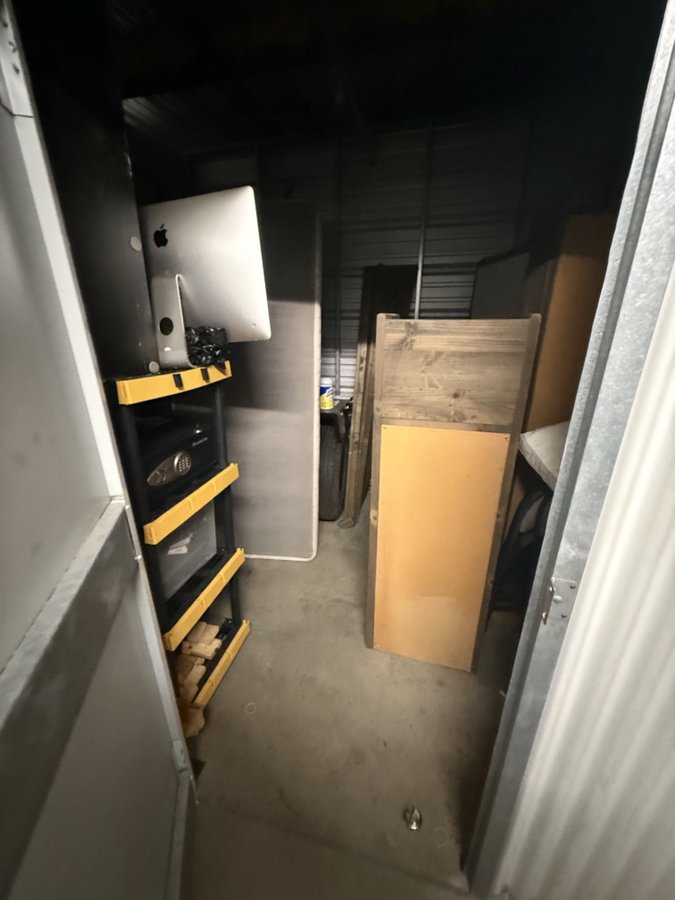 7 x 10 storage unit in Montclair, CA