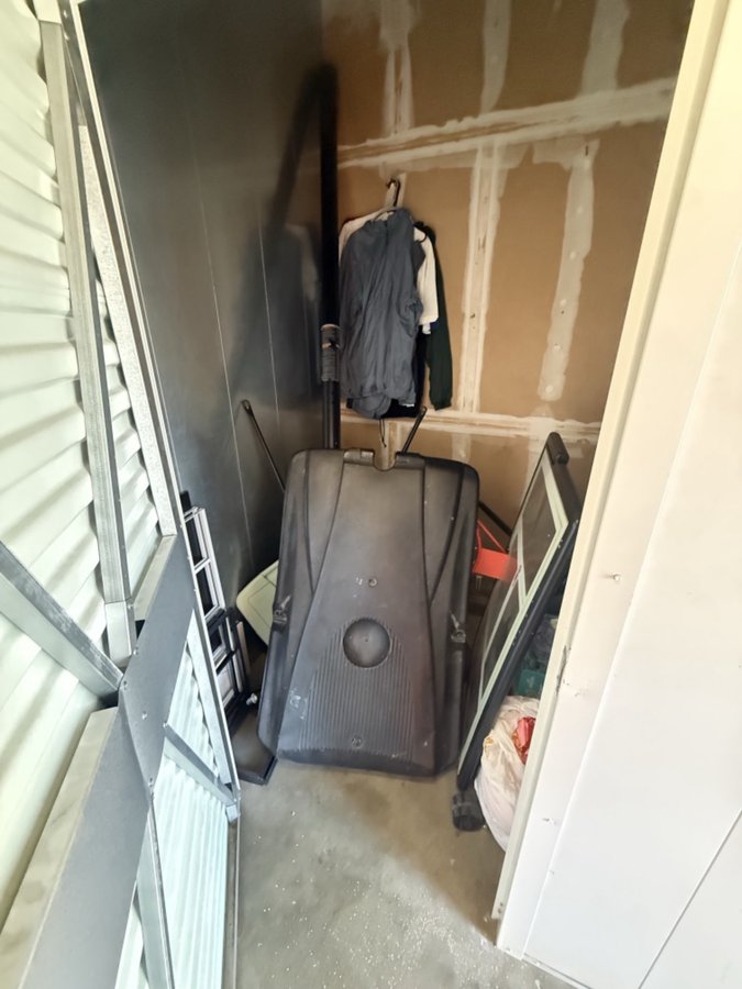 5 x 5 storage unit in Ontario, CA