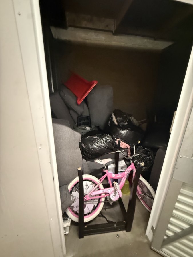 8 x 10 storage unit in Ontario, CA