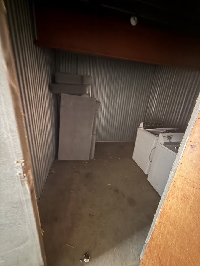 10 x 10 storage unit in Montclair, CA