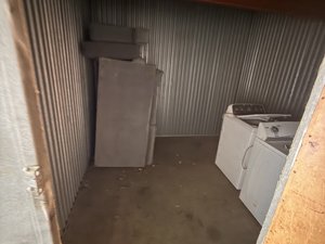 10 x 10 storage unit in Montclair, CA