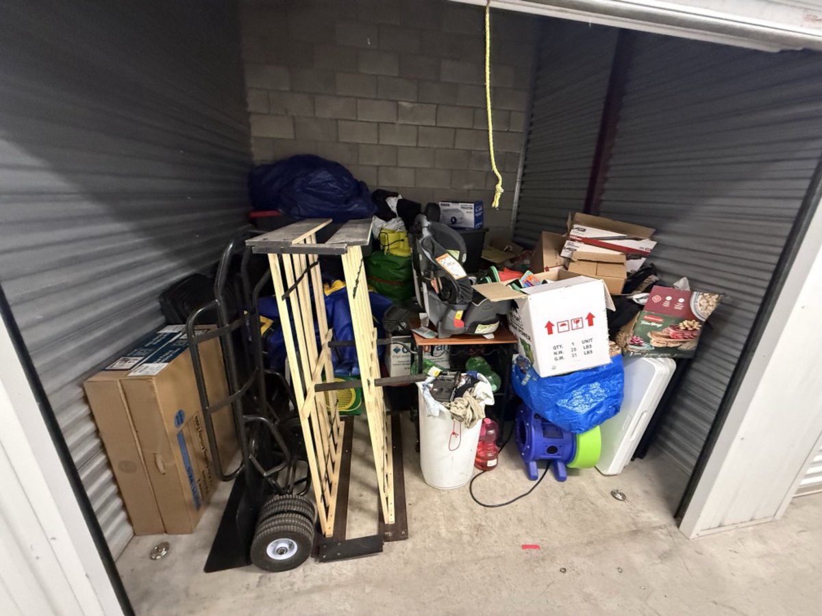 10 x 10 storage unit in Rancho Cucamonga, CA