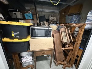 10 x 10 storage unit in Montclair, CA