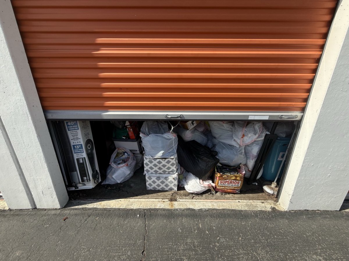 10 x 15 storage unit in Montclair, CA