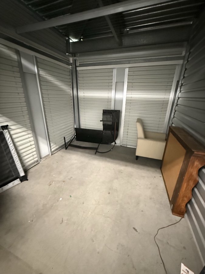 10 x 10 storage unit in Montclair, CA