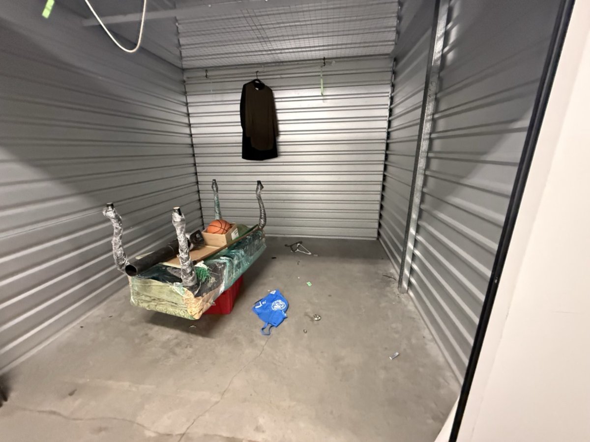 10 x 10 storage unit in Montclair, CA