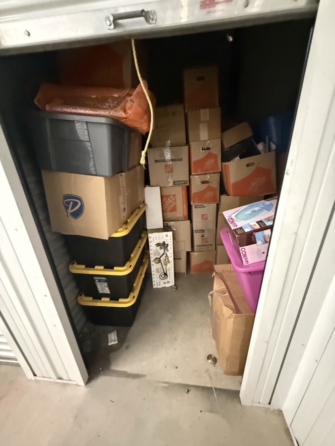 10 x 16 storage unit in Rancho Cucamonga, CA