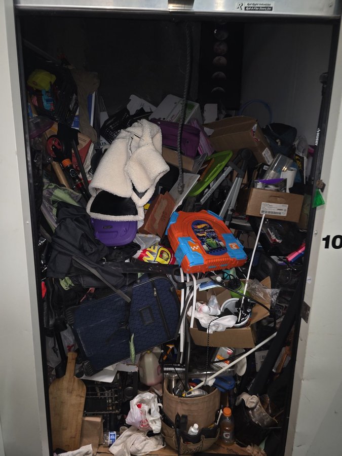 10 x 10 storage unit in Daly City, CA