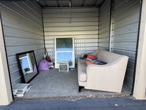 10 x 10 storage unit in Victorville, CA