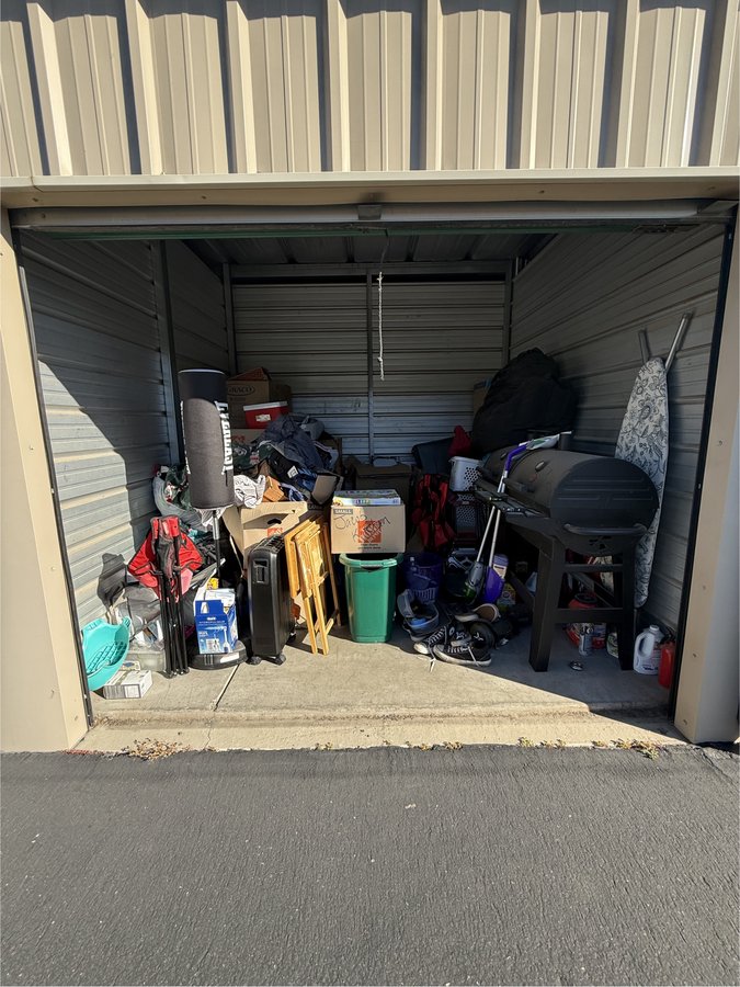 10 x 10 storage unit in Victorville, CA