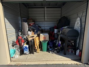 10 x 10 storage unit in Victorville, CA