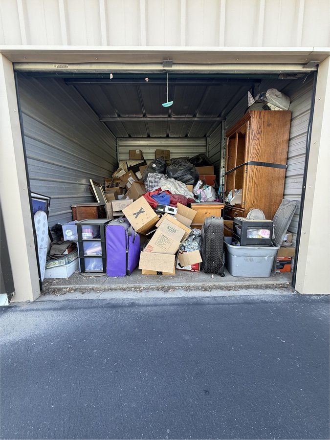 10 x 15 storage unit in Victorville, CA