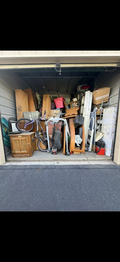 10 x 10 storage unit in Victorville, CA